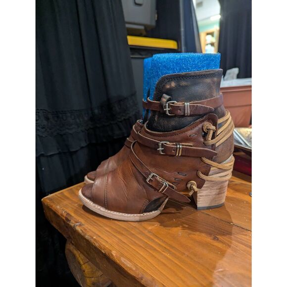 Sz 9 Freebird by Steven Carter in Cognac - Picture 3 of 8